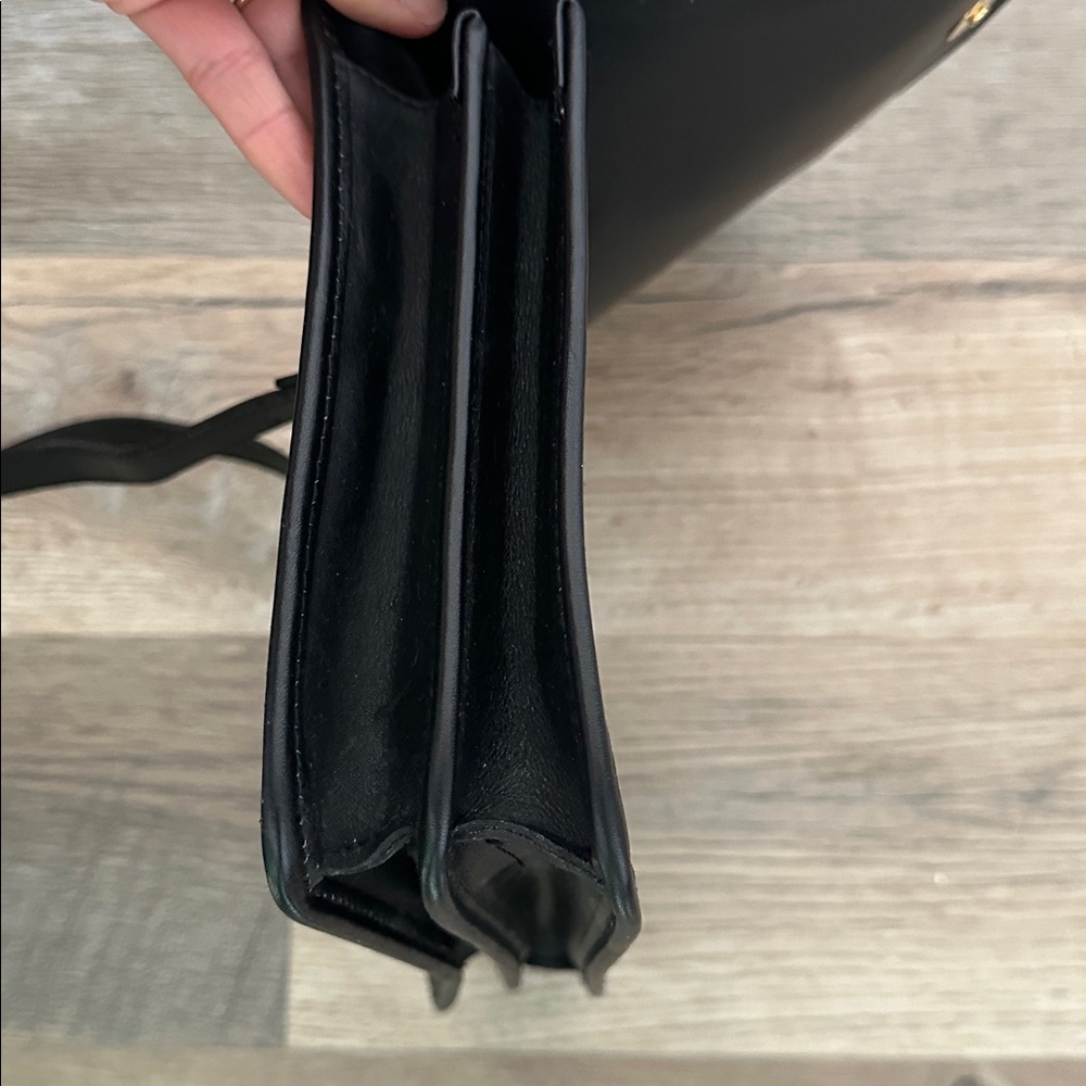 Vintage leather east west shoulder bag - Picture 7 of 10